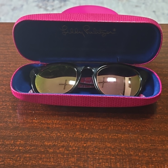 Lilly Pulitzer Sunglasses Case Included - Picture 2 of 5